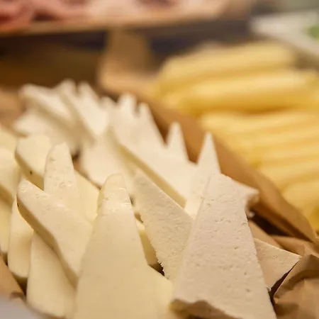 The Classic - Handwritten Collection 4* Nicosie