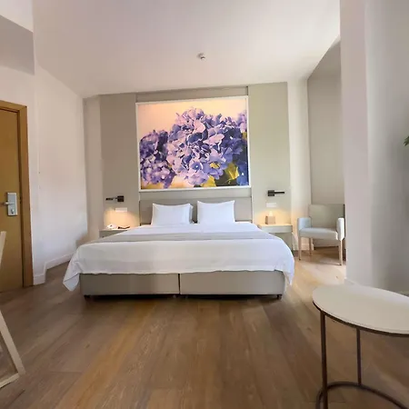 The Classic - Handwritten Collection 4* Nicosia