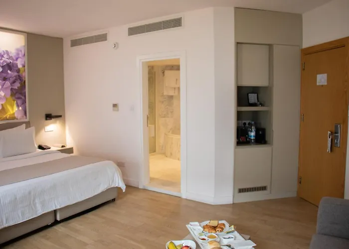 The Classic - Handwritten Collection 4* 尼科西亚