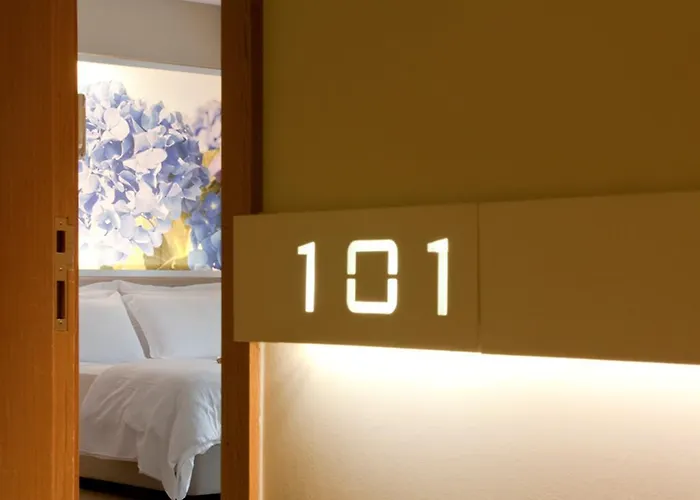 The Classic - Handwritten Collection 4* Nikósie